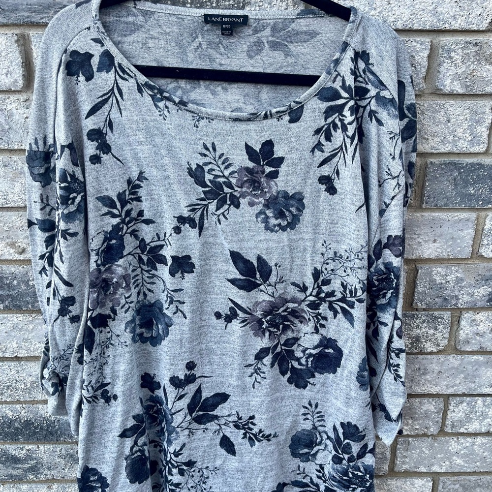 2XL / 18/20 lightweight Lane Bryant Gray Floral Sweater